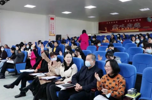 善润心理机构吴一帆老师应邀到惠州市第二十七小学，开展以《积极自我》为主题的心理讲座